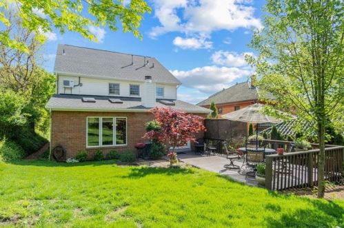 115 Newburn Dr, Pittsburgh PA 15216-1213 exterior