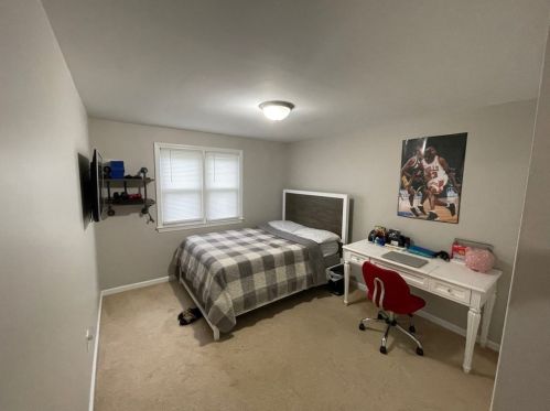 128 Tallyho Dr, Springfield MA  01118-1944 exterior