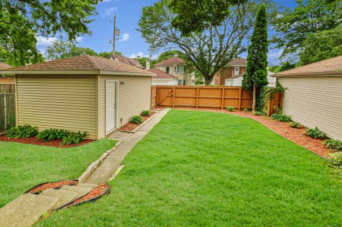 3906 52nd St, Milwaukee WI  53220-2606 exterior