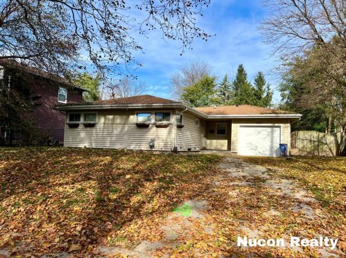 1085 Sweet St, Grand Rapids, MI 49505-5383