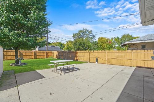 211 Park Rd, Joliet IL 60433-1432 exterior