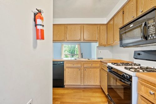 501 Bonnie Brae Dr, Moon Twp PA  15108-3851 exterior