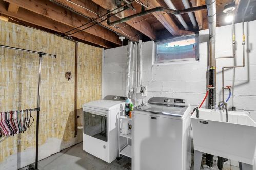 4828 Havana Dr, Pittsburgh PA 15239-2420 exterior