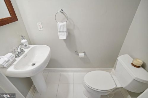 1320 Lessard Ln, Mc Lean VA  22101-3630 exterior