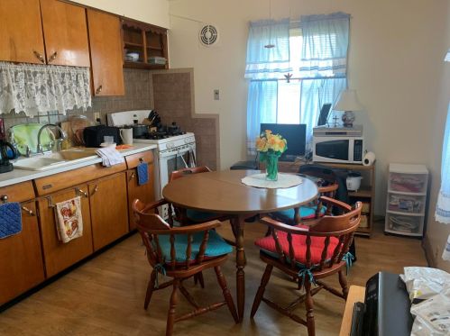 4718 24th St, Milwaukee, WI 53221-2914