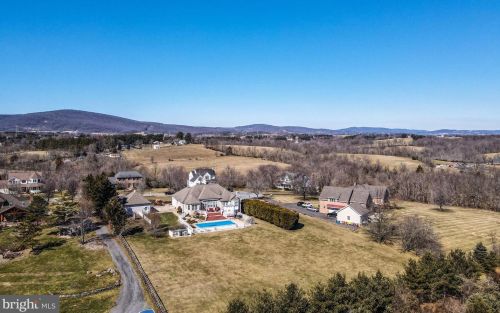 6705 Christmasberry Ct, Middletown MD exterior