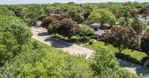 10021 Grantosa Dr, Milwaukee WI 53222-1325 exterior