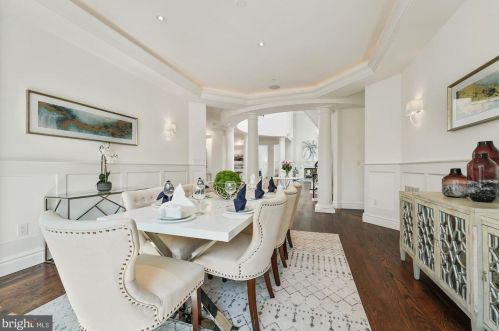 9318 Cranford Dr, Rockville MD 20854-2231 exterior