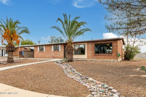 8002 Scarlett St, Tucson, AZ 85710-4112