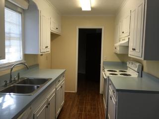 657 Newland St, Jackson MS  39211-4401 exterior