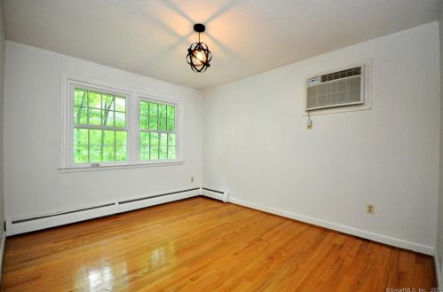 51 Lincoln Way, Windsor CT 06095-3545 exterior