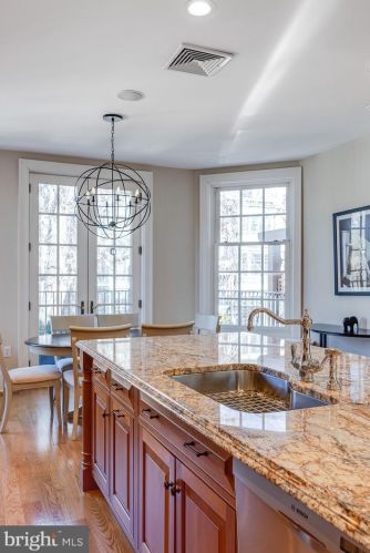 2101 Delancey St, Philadelphia PA 19103-6408 exterior