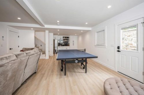 37 Walnut Hill Rd, Ridgefield CT  06877-2906 exterior