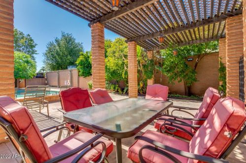 3002 32nd St, Phoenix AZ 85018-6869 exterior