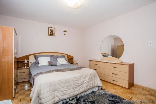 5515 Kildare Ave, Chicago IL 60629-5733 exterior