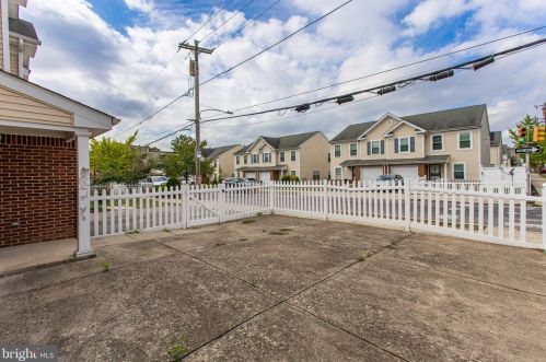 1537 19 St, Philadelphia PA 19121-4120 exterior