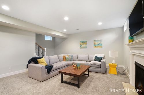 548 Fairview Ave, Grand Rapids MI 49503-1518 exterior