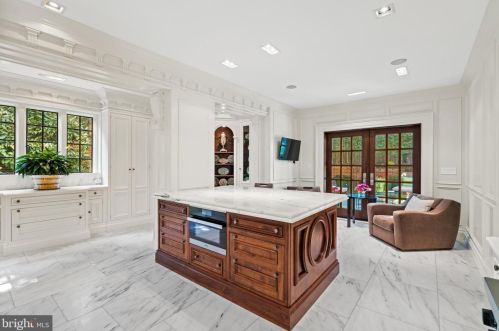 2446 Kalorama Rd, Washington DC 20008-1625 exterior