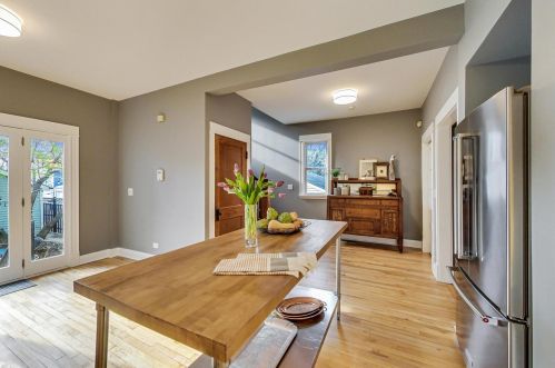 4244 Bell Ave, Chicago IL 60618-2904 exterior