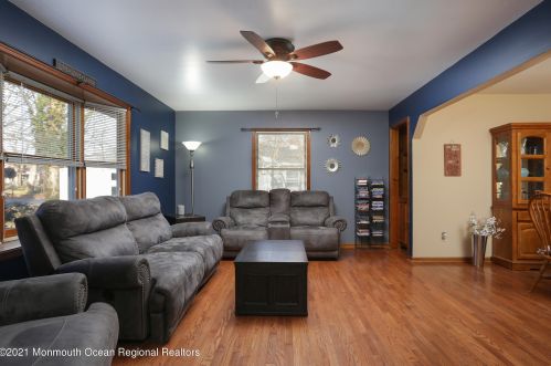 305 Brick Ave, Berkeley Township NJ 08721-3207 exterior