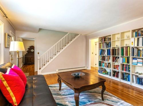 140 Bennetts Farm Rd, Ridgefield CT 06877-1512 exterior