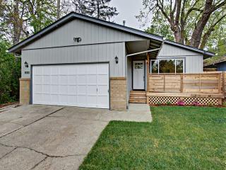 11010 62nd Ave, Portland, OR 97219-6768