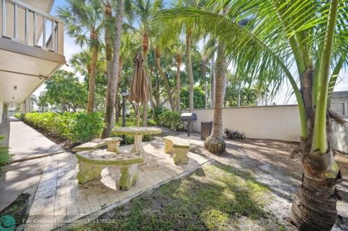 100 Royal Palm Way, Boca Raton FL  33432-8756 exterior