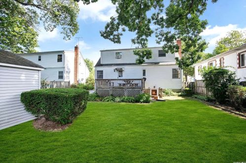 14 Henderson Ave, Valley Stream NY 11580-3025 exterior