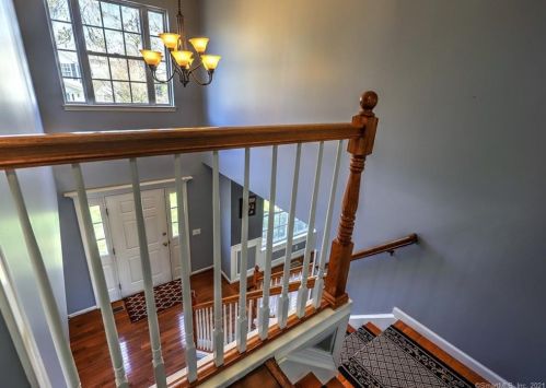 31 Lookout Hl Rd, Milford CT 06461-1878 exterior