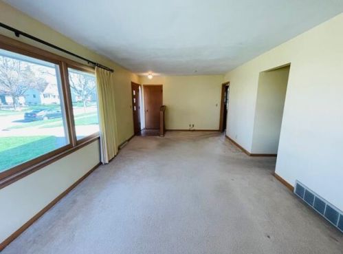 937 91, Milwaukee WI 53225-2726 exterior