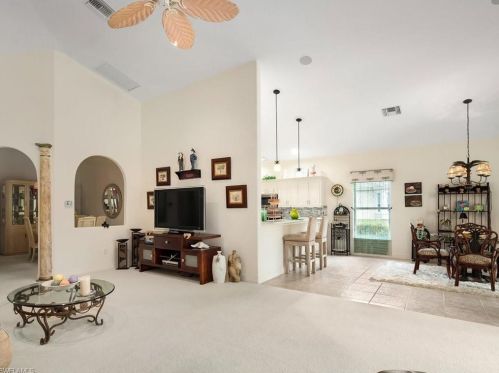 6932 Mauna Loa Ln, Naples FL 34113-2646 exterior