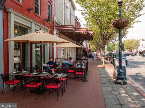 104 7th St, Washington DC  20003-1212 exterior