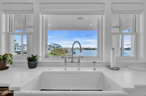 400 Newark Ave, Point Pleasant Beach NJ 08742-4141 exterior