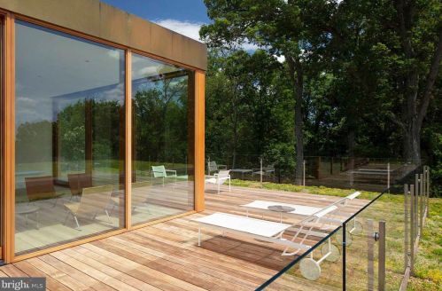 3131 Chain Brg Rd, Washington DC 20016-3301 exterior