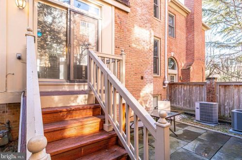 6636 Hampton View Pl, Mc Lean VA 22101-6003 exterior