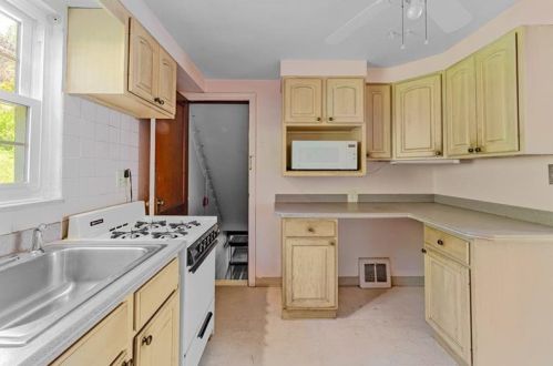 1206 Cir Dr, Pittsburgh PA 15221-4502 exterior