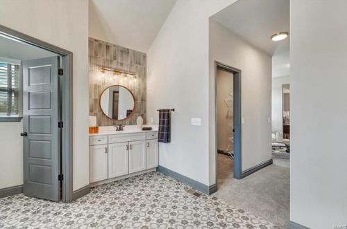 1305 Fawnvalley Dr, Saint Louis MO 63131-4221 exterior