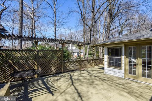 4206 Mt Vernon Memorial Hwy, Alexandria VA 22309-2809 exterior