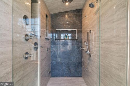 7105 Carroll Ave, Silver Spring MD 20912-4637 exterior