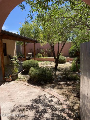 209 Lester St, Tucson AZ 85705-6551 exterior