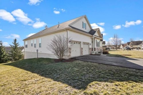 24 Sunflower St, Middletown, NY 10940-5044