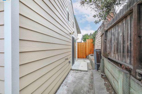 1215 San Pablo, Berkeley CA 94706-1130 exterior