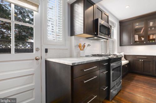 2132 Newport Pl, Washington DC 20037-3002 exterior