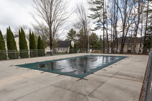 49 Bluffs Dr, Concord NH  03303-1579 exterior