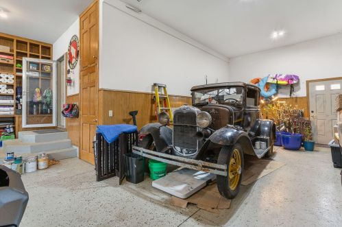 1061 Robinhood Dr, Meskegon MI  49445-2075 exterior