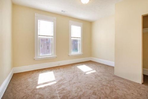 649 Eastern Ave, Grand Rapids MI 49503-5516 exterior