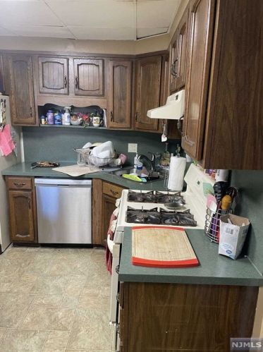 85 Bogart Ave, Outwater NJ 07026-3101 exterior