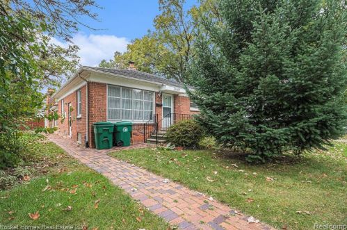 31407 Sheridan St, Garden City, MI 48135-1349