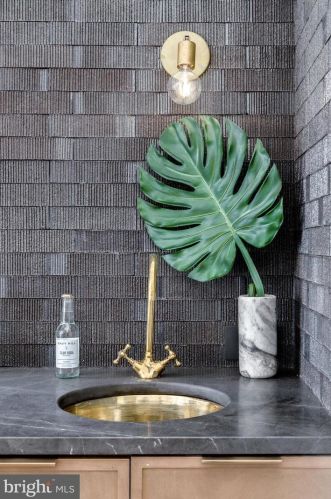 2013 Q St, Washington DC 20002-2373 exterior