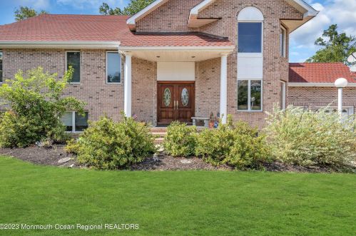 11 Arlene Dr, West Long Branch, NJ 07764-1159